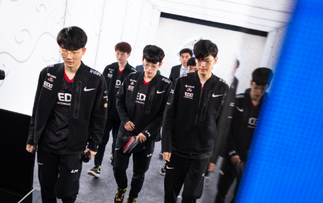 练场上停下 练场上停下